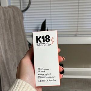 K18 Biomimetic Hairscience Leave-In Molecular Repair Hair Mask - White